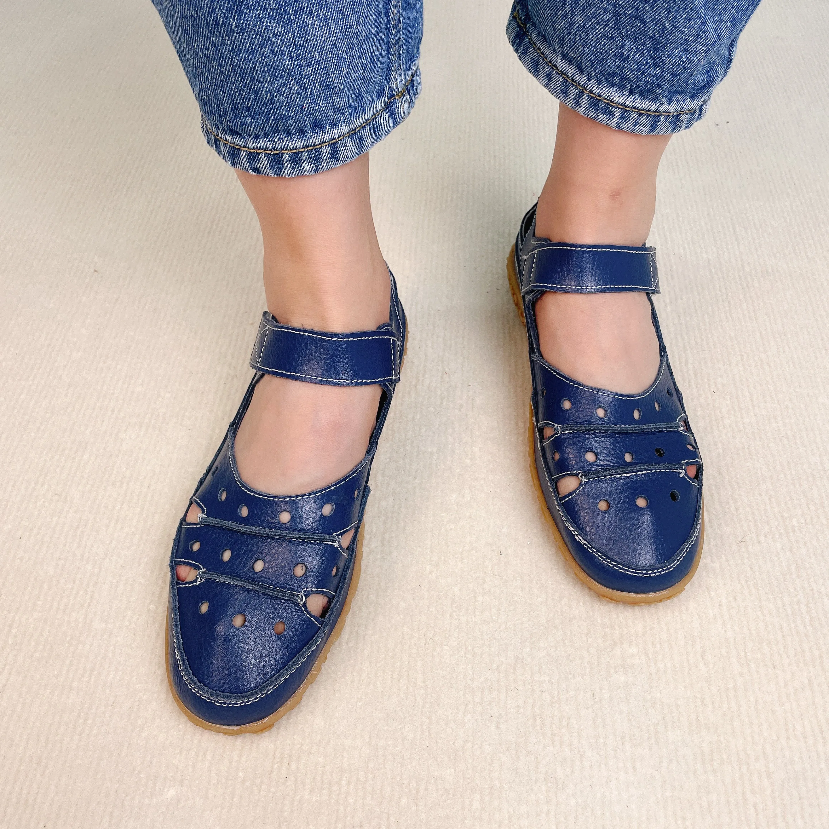 Owlkay - Stride Harmony Hollow Hook Flat Sandals